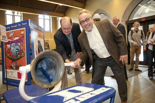 Coach David Cutcliffe and Provost Peter Lange share a turn.