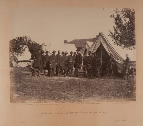 Alexander Gardner, "President Lincoln on Battle-Field of Antietam," 1862.
